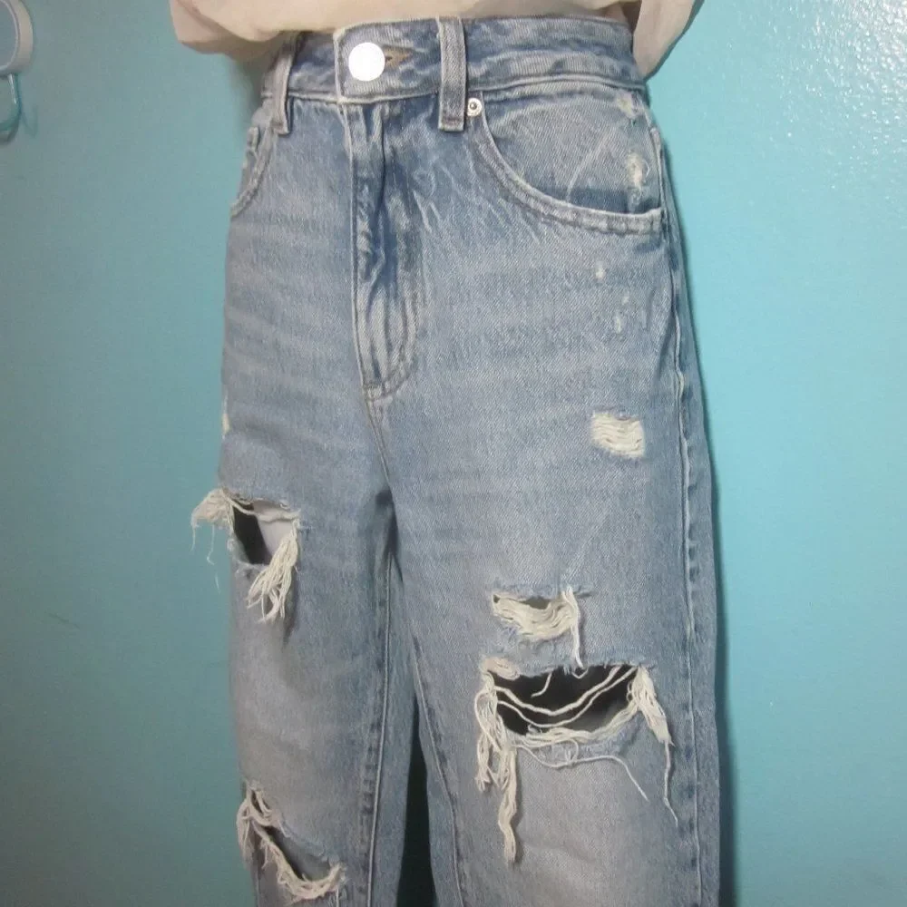 Garage Light Wash Distroyed Denim High Rise Mom Jeans  26 Juniors Size 3